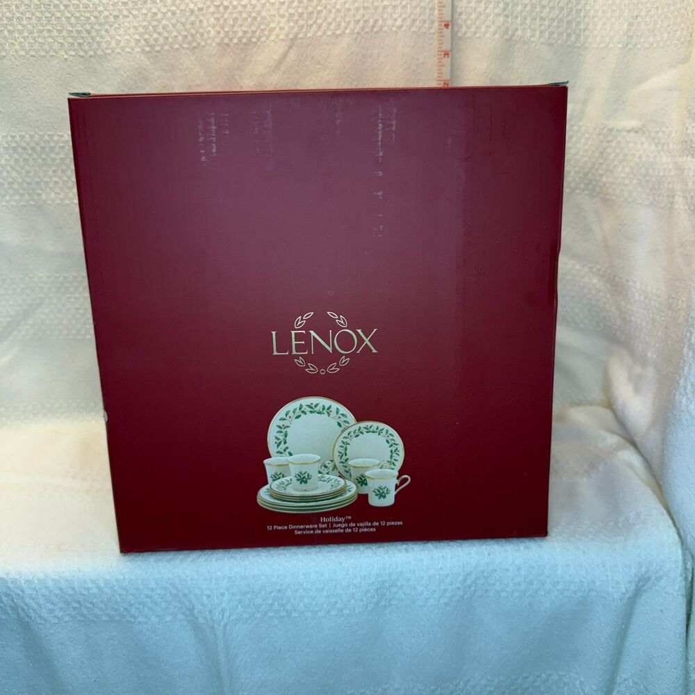 Lenox Holiday Fine China 12-Piece Set